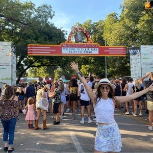 Meet your Posher, Caroline